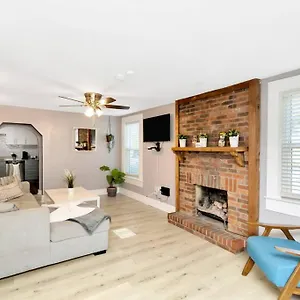 Cozy With Patio & Grill, Private And Location Holiday home Tampa