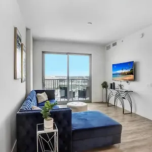 Urban Chic 1br Downtown Pool & Balcony Views Apartment Tampa